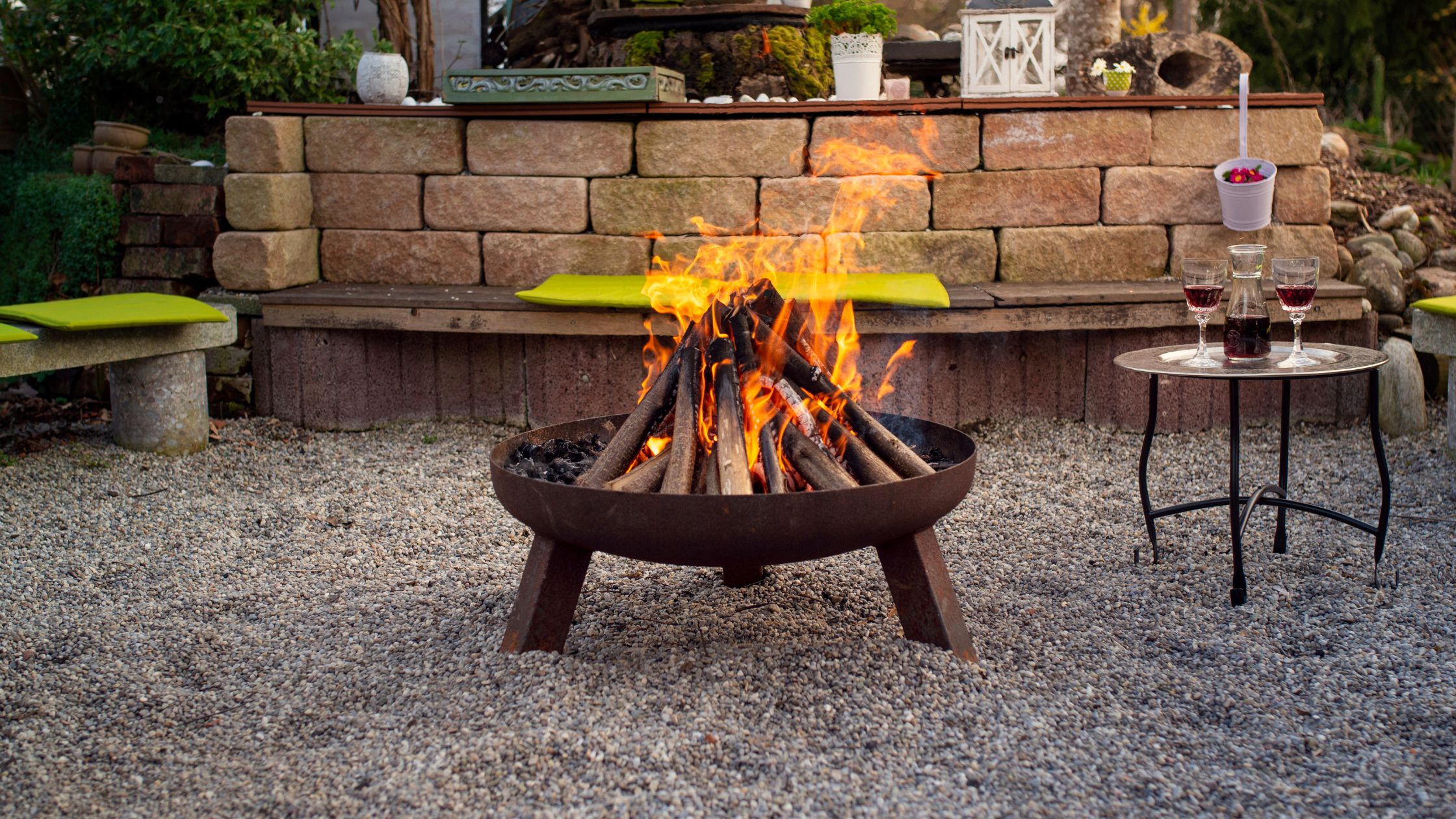 Outdoor propane fire pit
